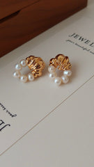 Retro Pearl Earrings Timeless Vintage Elegance for Modern Women