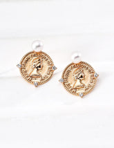 Queen's Natural Pearl Stud Earrings