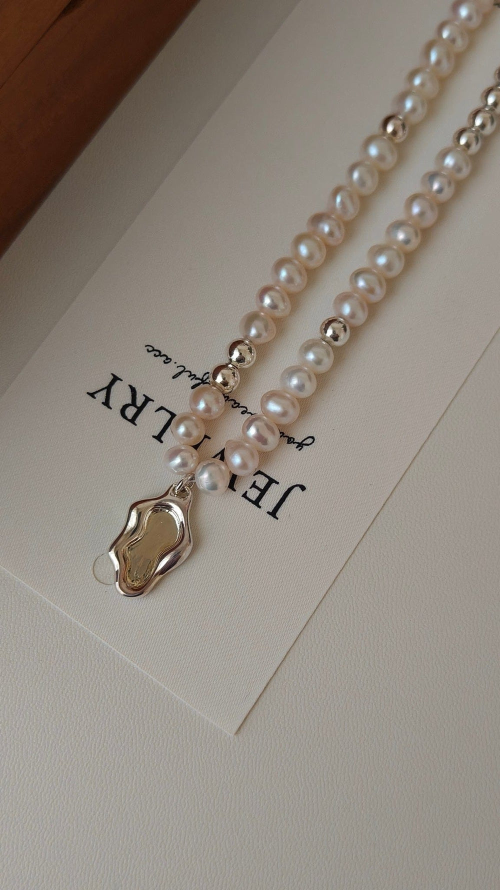 Silver-Tone Pearl Necklace Nature-Inspired Elegance with Mountain Design