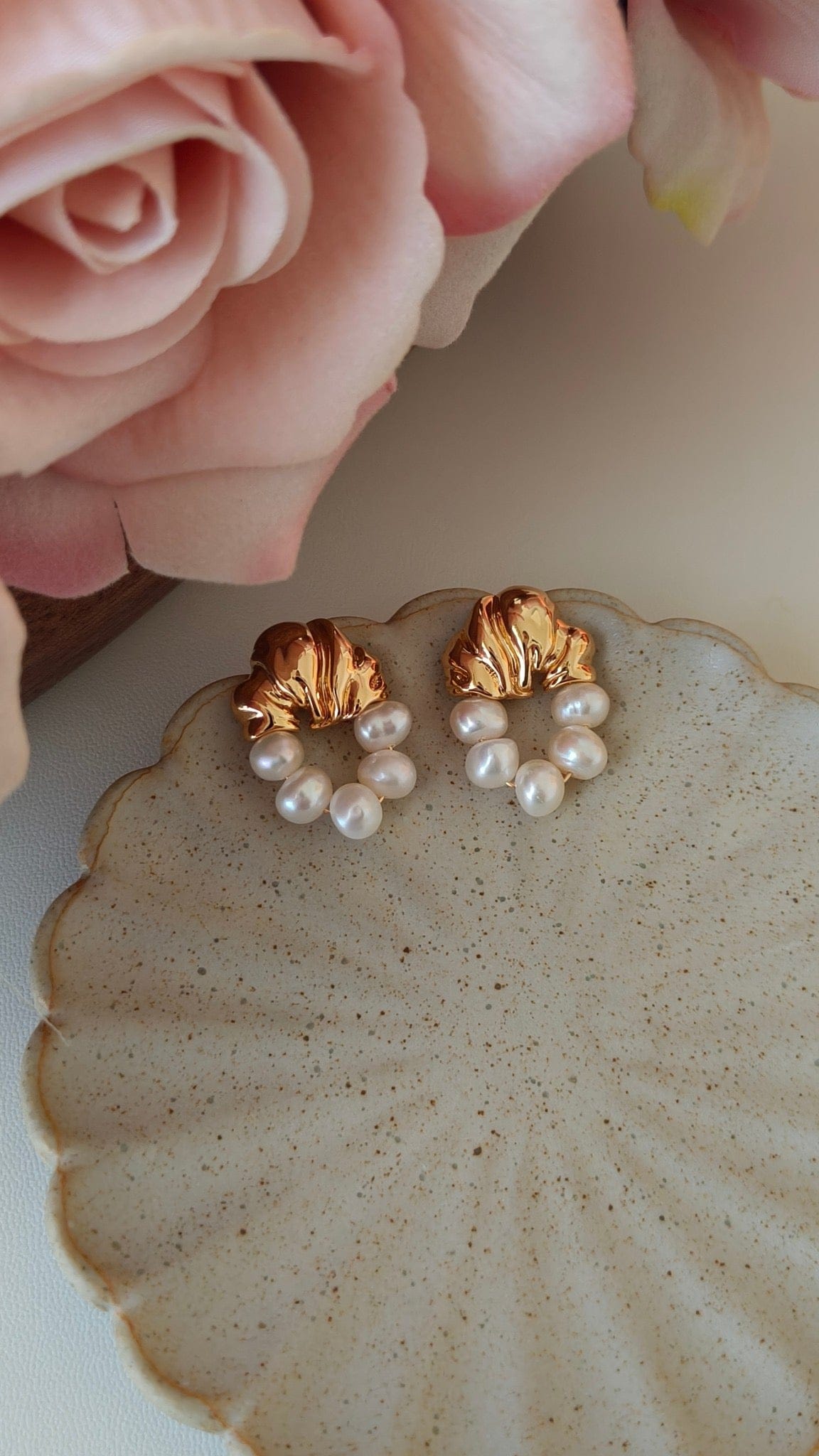 Retro Pearl Earrings Timeless Vintage Elegance for Modern Women
